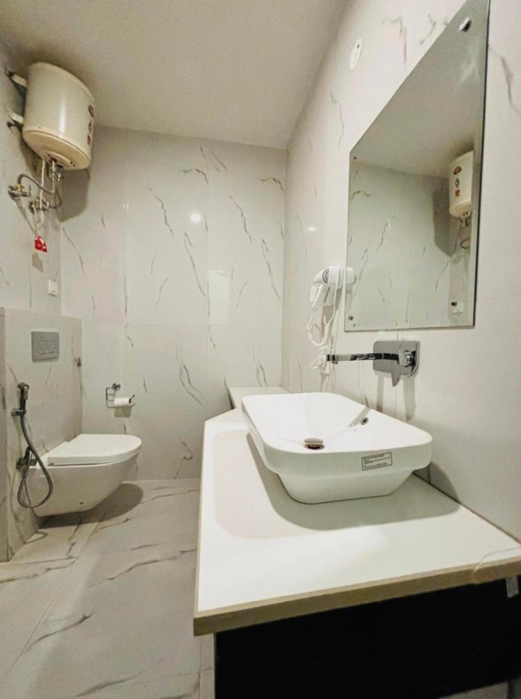 Glace Stay Inn Near Igi Airport New Delhi Exterior photo